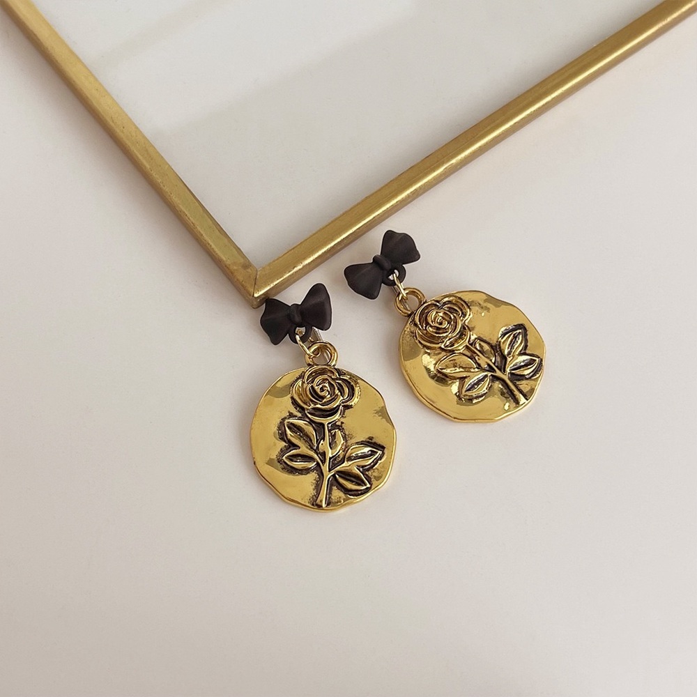 Vintage Antique Style Earrings With Silver Needle